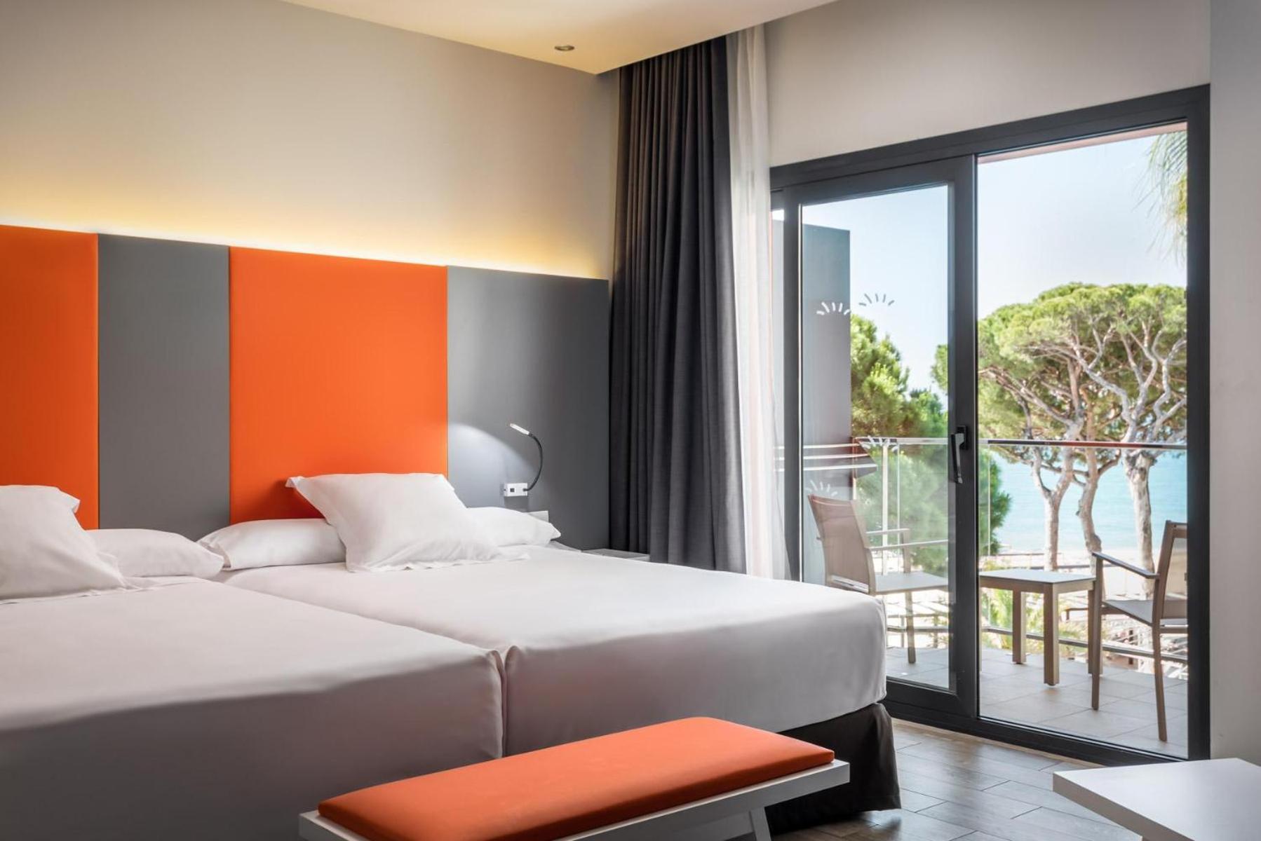 Junior Suite mit Pool- und Meerblick (2 Erwachsene und 2 Kinder)